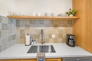 Fridge, microwave, oven, stovetop - Walk Downtown, Free Parking, By Conch House, Games (St. Augustine)