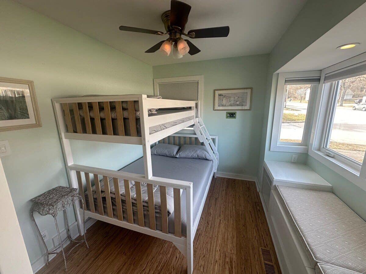 2 slaapkamers, een strijkplank/strijkijzer, wifi, beddengoed