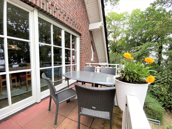 Outdoor dining - Apartmenthaus am Nordseestrand Whg. 9, An der Rennweide 1B, 95qm (Dangast)