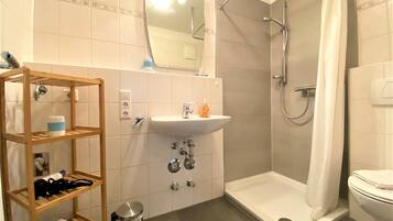 Douche, sĂšche-cheveux