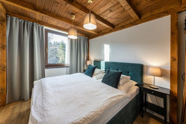 WiFi, bed sheets