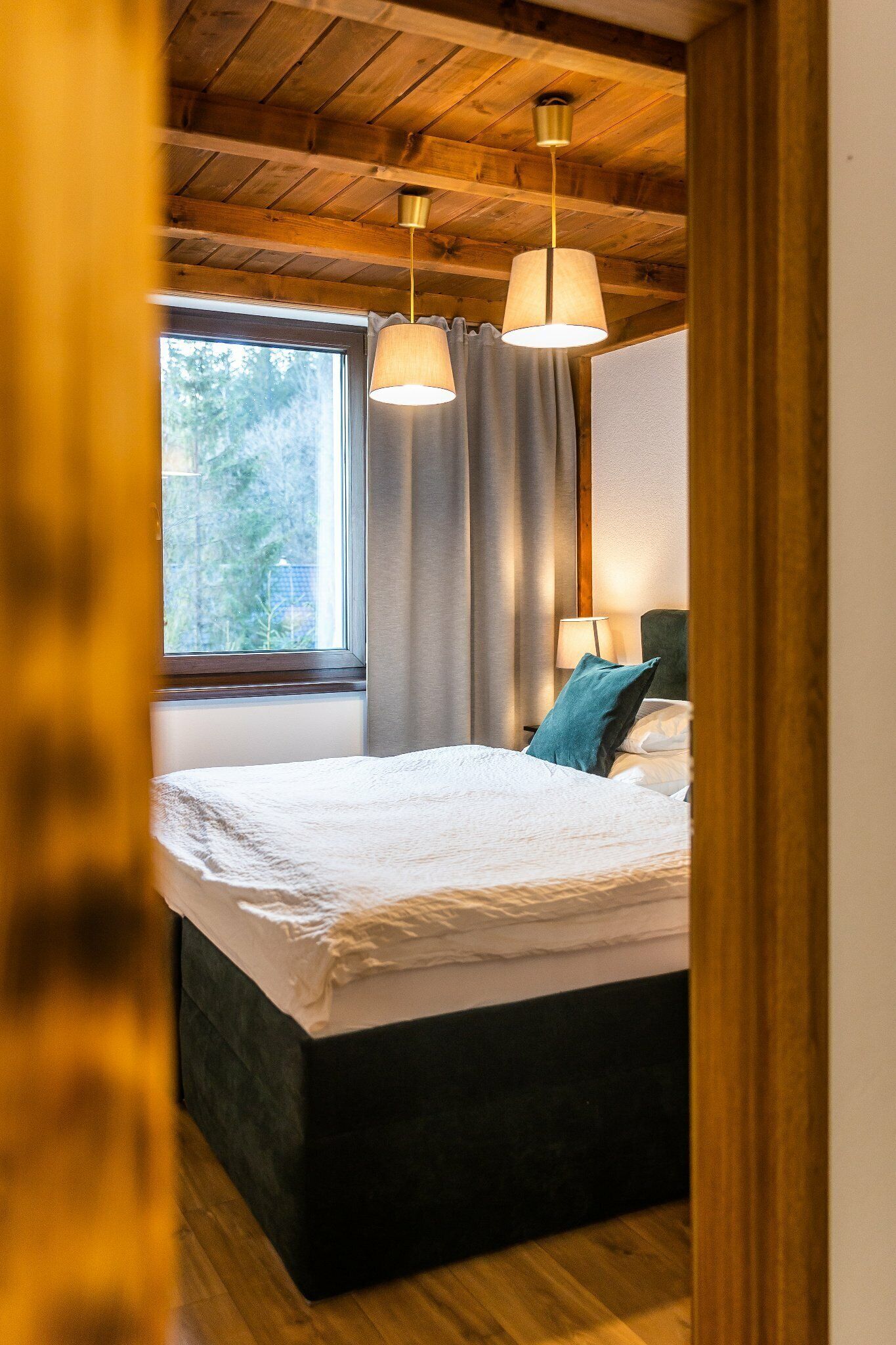WiFi, bed sheets