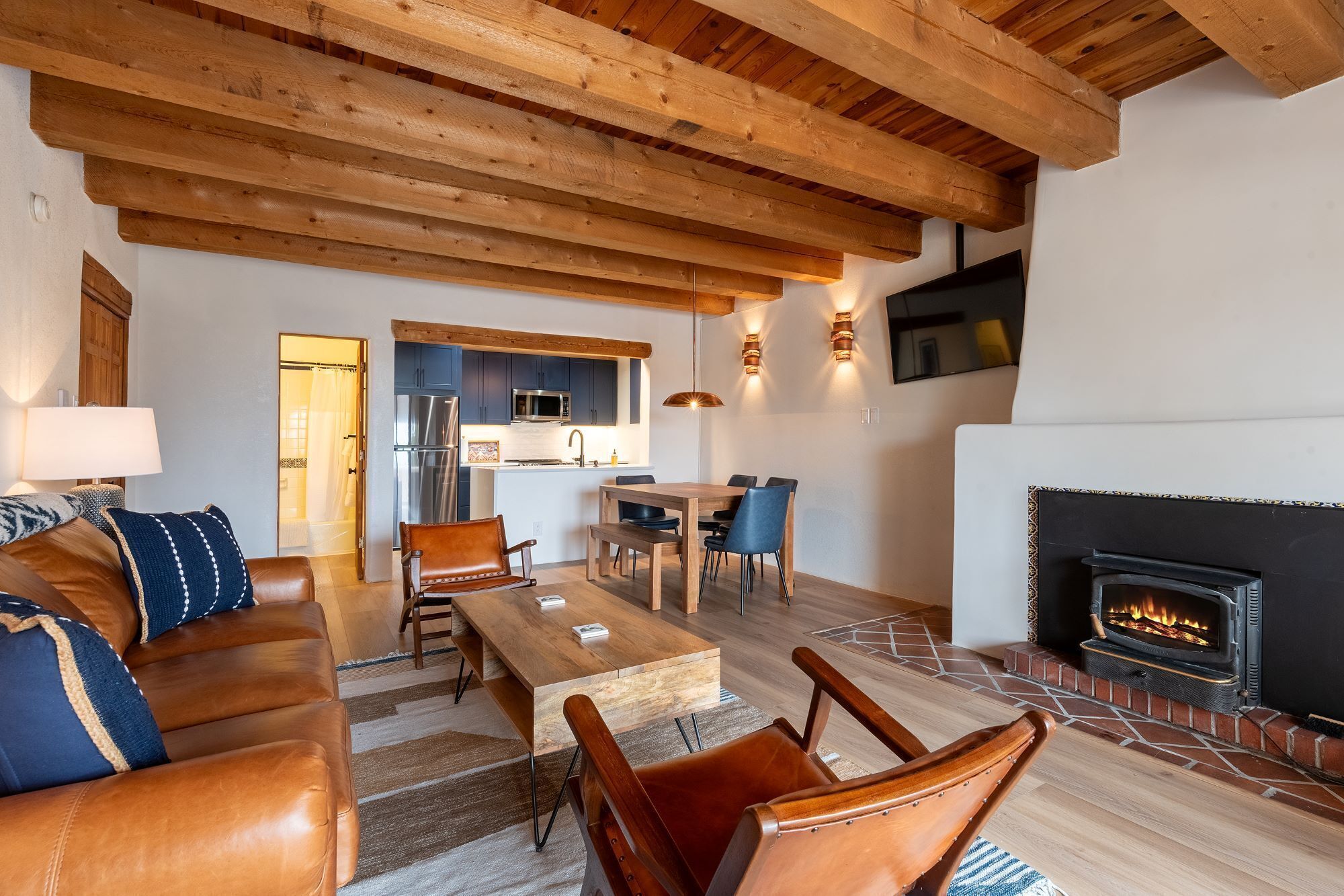 Updated 2 Bedroom Condo Close to Skiing