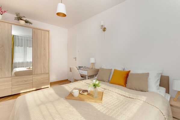1 bedroom, bed sheets - Cosy Beige Apartment for 5 by Renters (Gdansk)