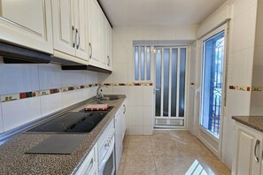 Microwave, oven, dishwasher, coffee/tea maker