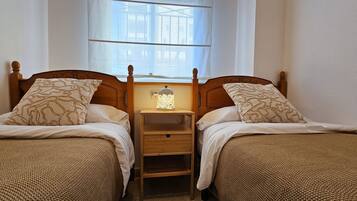 WiFi, bed sheets