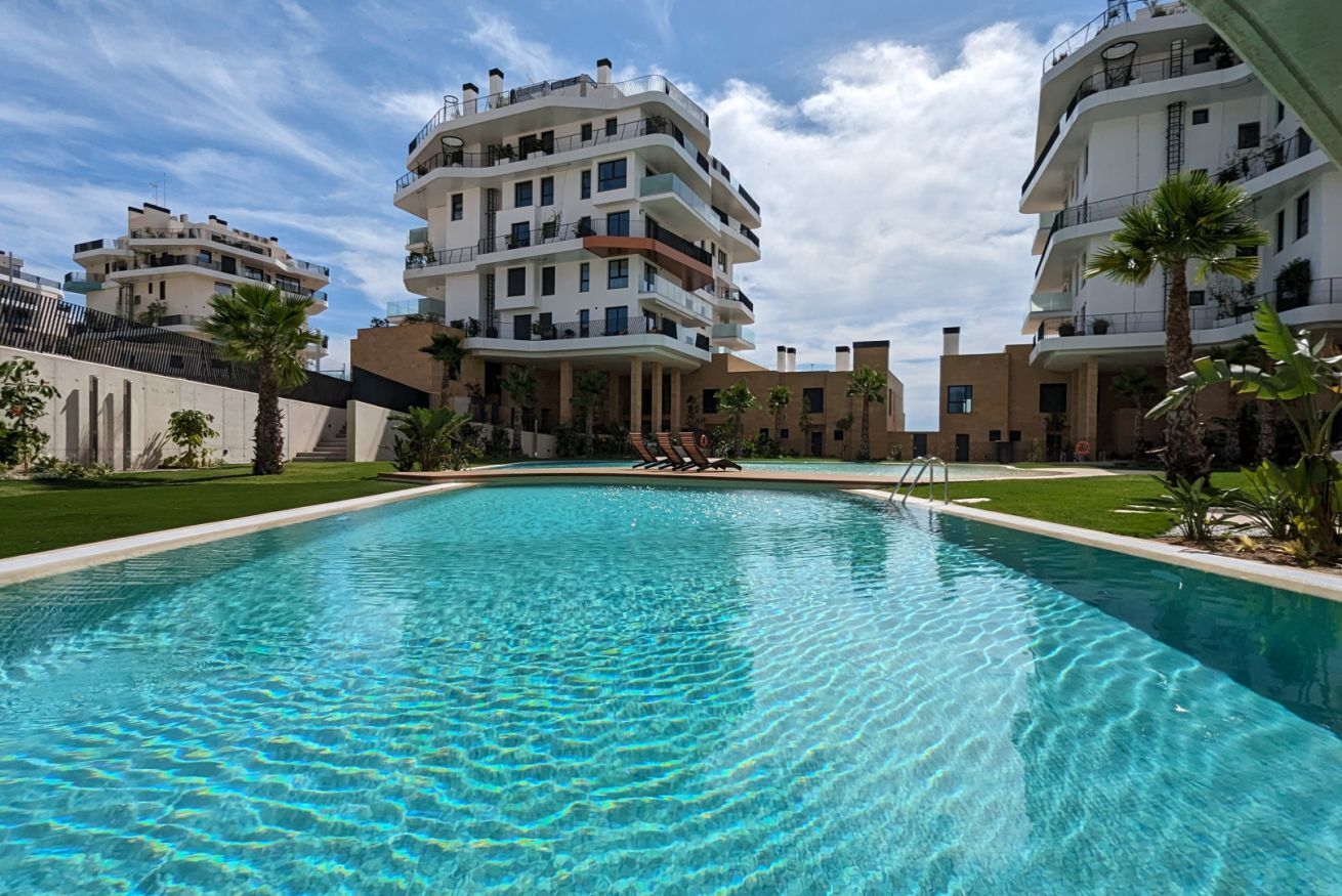 Een verwarmd zwembad