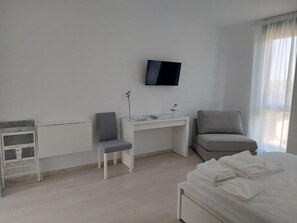 Desk, laptop workspace, free WiFi, bed sheets