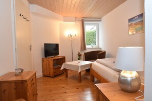 3 bedrooms, iron/ironing board, free WiFi, bed sheets - fewo1846 - Monteurswohnung Fuchsbau - Apartment with 3 bedrooms and 2 bathrooms (Flensburg)