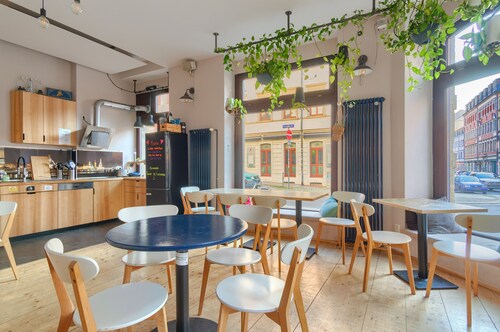 Zweibettzimmer mit Etagendusche im Hostel Mondpalast