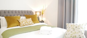 Gill Gardens Barn with Hot Tub 