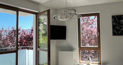 2-bedroom apartment in the modern district of Warsaw with WiFi and TV.