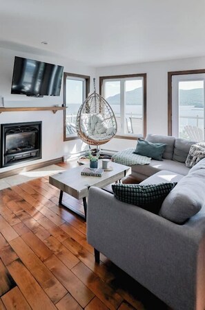 Fernseher, Kamin, Arbeitsbereiche