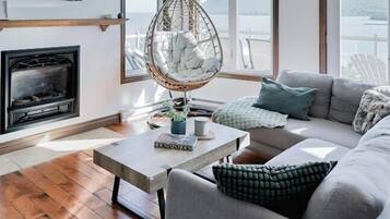 Télévision, cheminée, espaces bureaux