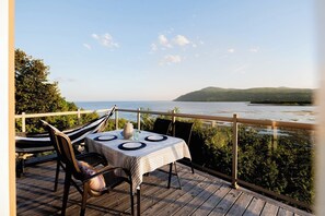 تناول الطعام بالخارج