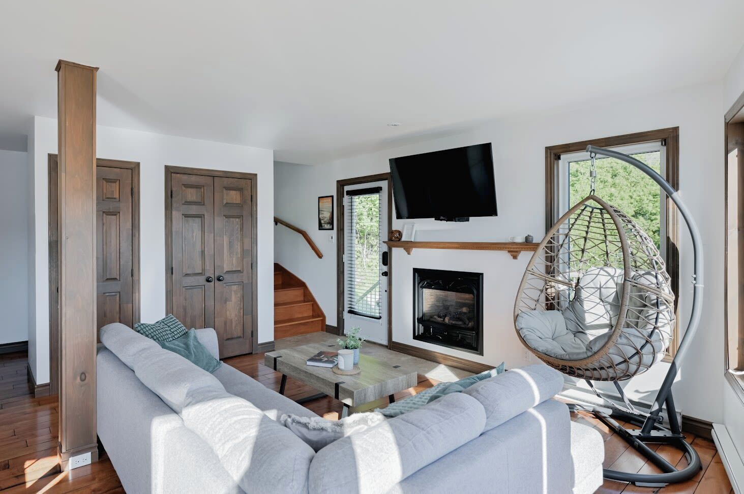 Fernseher, Kamin, Arbeitsbereiche