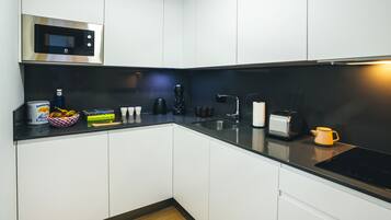 Executive Apartment | Private kitchen | Mini-fridge, microwave, toaster