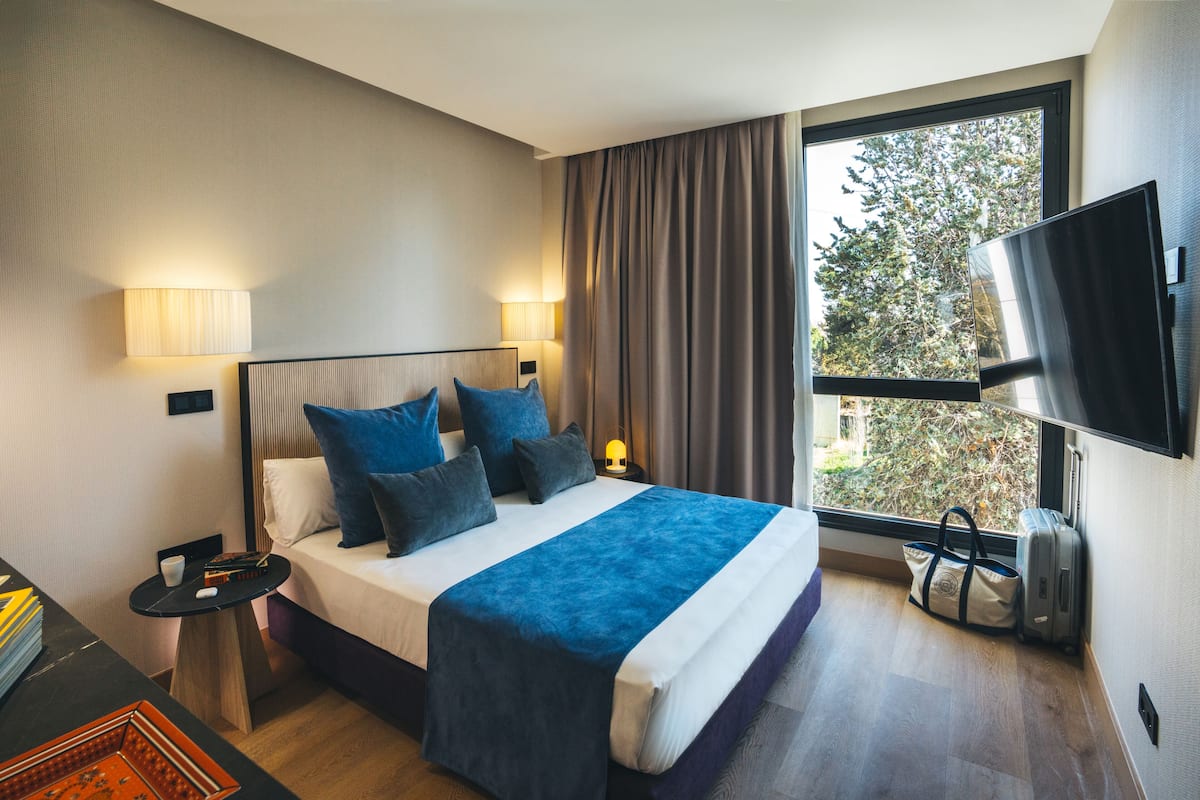 Superior Studio | 1 bedroom, blackout drapes, soundproofing, iron/ironing board
