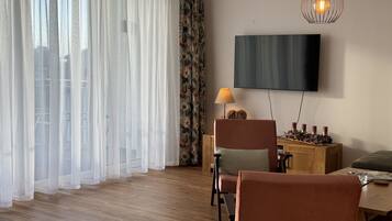 Fernseher, Stereoanlage