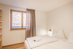 3 室のベッドルーム、アイロン / アイロン台、WiFi (無料)、ベッドシーツ