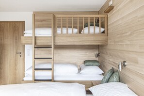 Iron/ironing board, free WiFi, bed sheets, wheelchair access