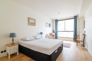 3 bedrooms, desk, WiFi, bed sheets - Footsteps From Trocadéro, by Veeve (Paris)