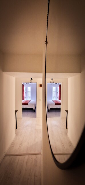 1 Schlafzimmer, Schreibtisch, Bügeleisen/Bügelbrett, Reisekinderbett