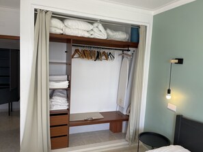 1 bedroom, iron/ironing board, WiFi, bed sheets - Ruhige Sonnige 2-zimmer Wohnung in Alvor mit Atemberaubenden Blick auf den Ozean (Alvor)