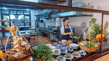 Free daily buffet breakfast