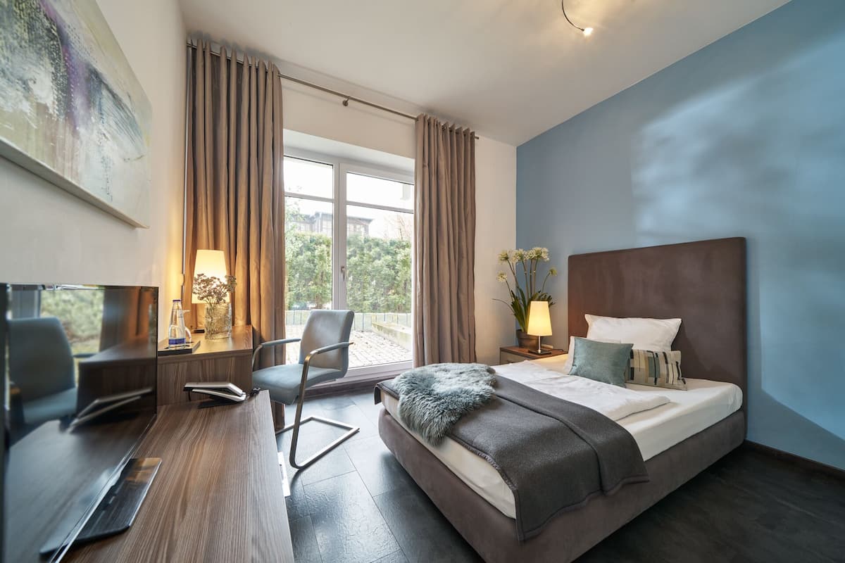 Single Room | Hypo-allergenic bedding available, desk, laptop workspace