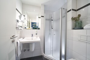 Hair dryer, towels - Hotel am Hof (Taufkirchen)