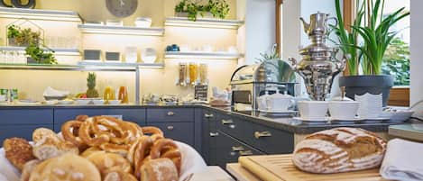 Buffet breakfast on weekdays (EUR 8 per person)