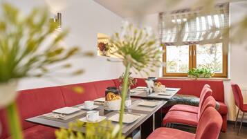 FrĂŒhstĂŒcksbuffet unter der Woche (8 EUR pro Person)
