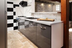 Køleskab, mikrobølgeovn, ovn, opvaskemaskine