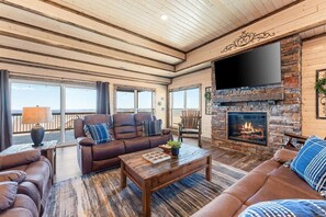 TV, fireplace, table tennis, offices - Lake View Penthouse with Game Room, Theater (Kimberling City)