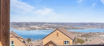 Lake View Penthouse with Game Room, Theater