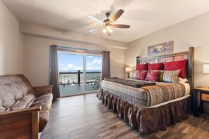 6 bedrooms, iron/ironing board, WiFi, bed sheets - Lake View Penthouse with Game Room, Theater (Kimberling City)