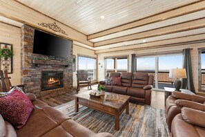 Fernseher, Kamin, Arbeitsbereiche