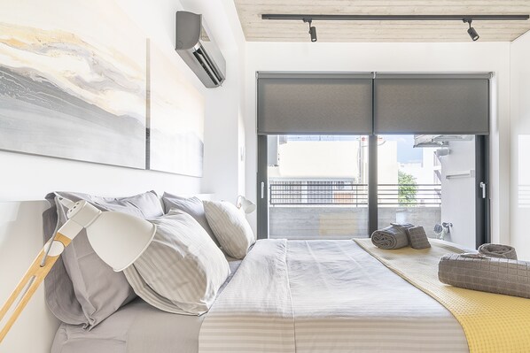 1 bedroom, iron/ironing board, WiFi, bed sheets - The HostMaster Persephone Yellow Opulence (2nd floor) (Αθήνα)