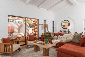 Interior - Uptown Vista! Stylish 5BR with Red Rock Views (Sedona)