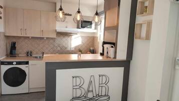 Réfrigérateur, micro-ondes, four, lave-vaisselle