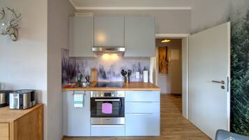 KylskÄp, mikrovÄgsugn, ugn och spishÀll