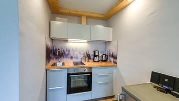 KylskÄp, ugn, spishÀll och kaffe- och tebryggare