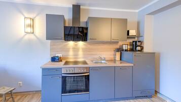 Kühlschrank, Ofen, Herdplatte, Geschirrspüler