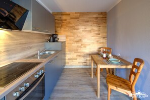 Kühlschrank, Ofen, Herdplatte, Geschirrspüler