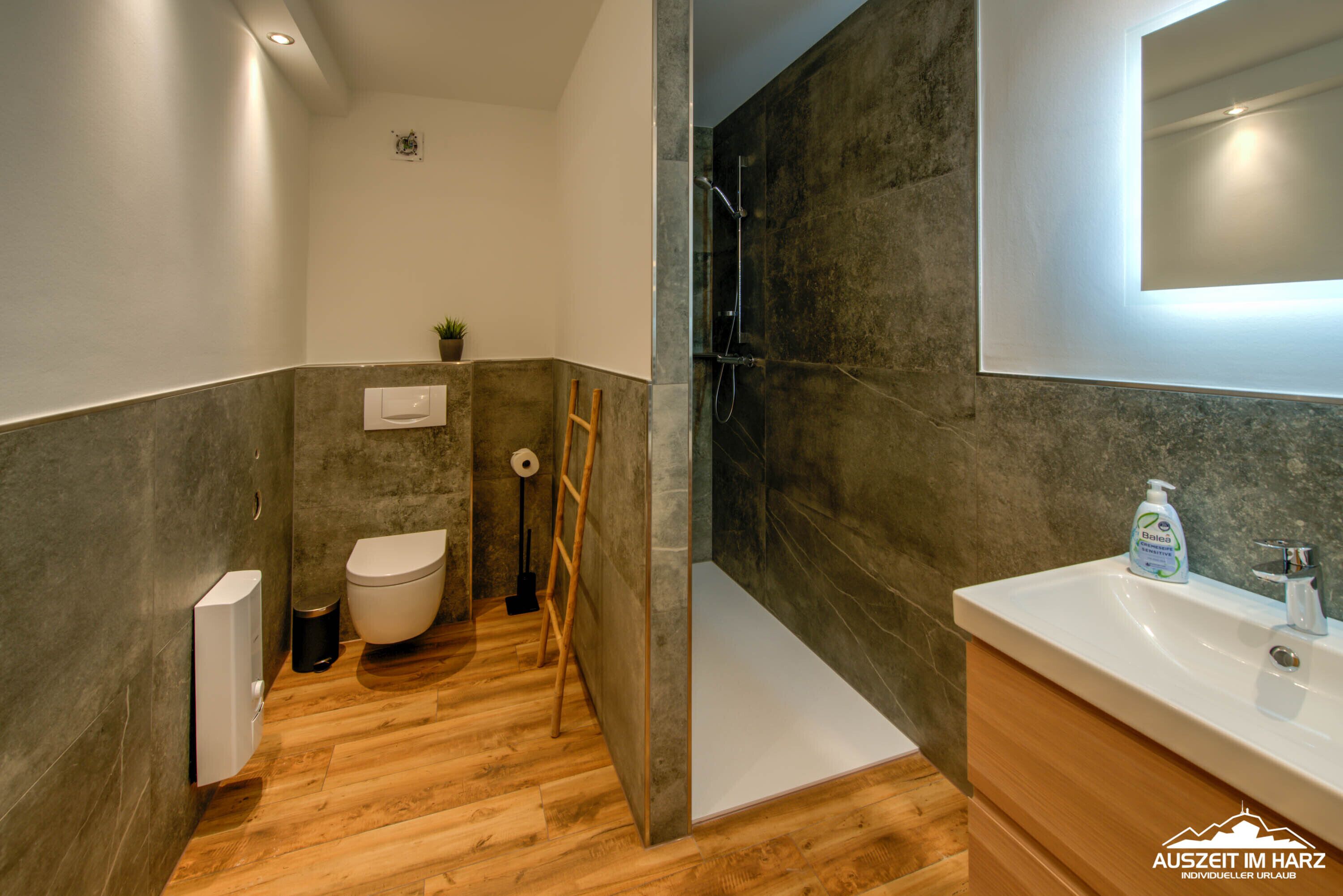 Dutxa, assecador de cabells i tovalloles 