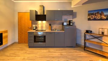 KĂŒhlschrank, Ofen, Herdplatte, GeschirrspĂŒler