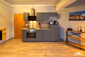 Kühlschrank, Ofen, Herdplatte, Geschirrspüler