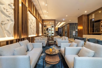 2 bars/lounges, rooftop bar at Hotel Riu Plaza Chicago
