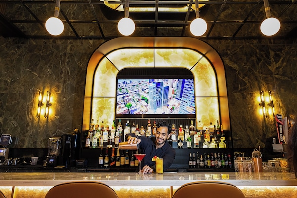 2 bars/lounges, rooftop bar